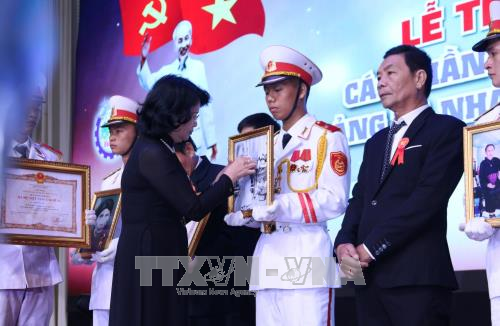 Đồng Nai: Trao tặng, truy tặng phần thưởng cao quý cho Mẹ Việt Nam Anh hùng, thân nhân liệt sỹ ảnh 1